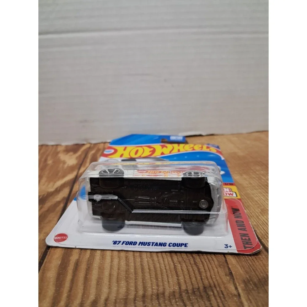 Hot Wheels '67 Ford Mustang Coupe #121 White – Muscle Mania 1:64 Diecast NIP